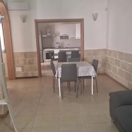 Piazza Tellini Casa Apartment *